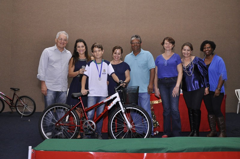 Prefeitura de Araguari premia alunos ganhadores do Concurso de Desenhos e Redação das ações estratégicas de Erradicação do Trabalho Infantil