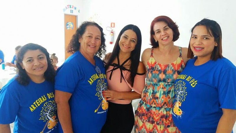 Arteiras dos Ipês organizam exposição de produtos