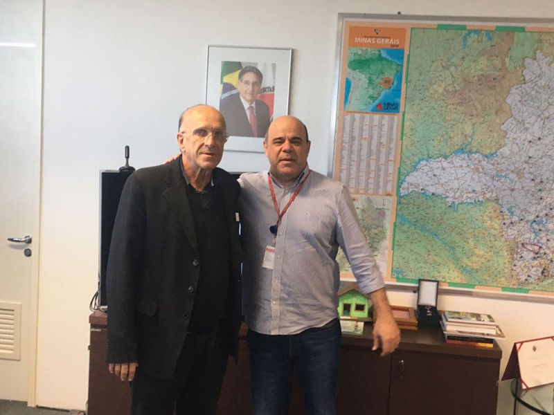Prefeito Marcos Coelho se reúne na COHAB/MG para discutir projetos do município