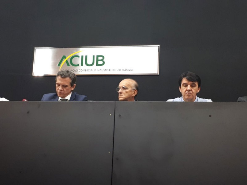 Prefeitos da região se reúnem para discutir a efetivação do SAMU em nossa região