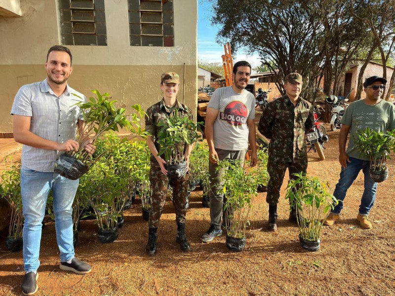 Prefeitura de Araguari promove doação de 900 mudas ao Exército Brasileiro