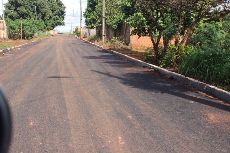 Secretaria de Obras efetua recapeamento nas ruas do Distrito de Piracaíba