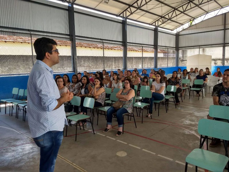 Secretaria de Educação promove reunião com professores municipais