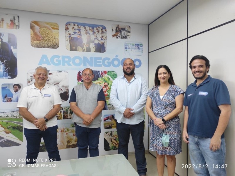 Secretário de Agricultura participa de reunião para conhecer como funciona o projeto Cartão de Produtor Rural
