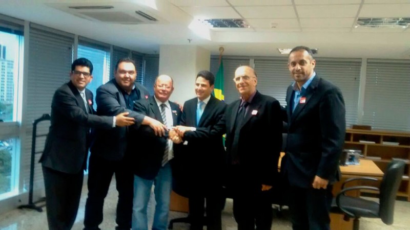 Prefeito busca recursos para pavimentação asfáltica em Brasília