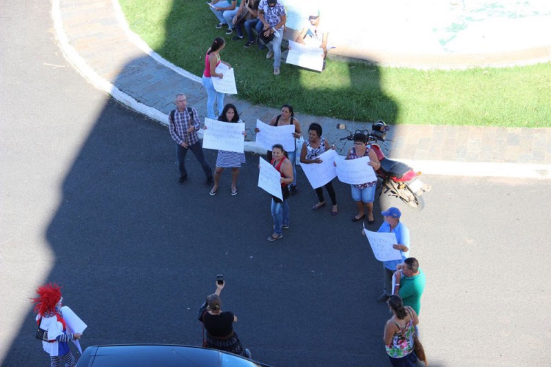 Cargos de Confiança exonerados fazem manifestação