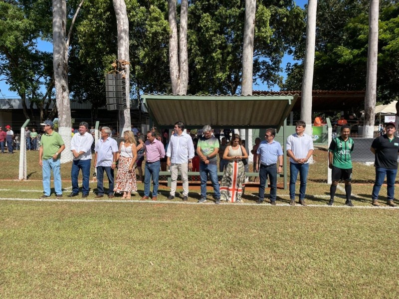 Prefeito de Araguari participa de comemoração ao Dia do Trabalhador em Gurinhatã