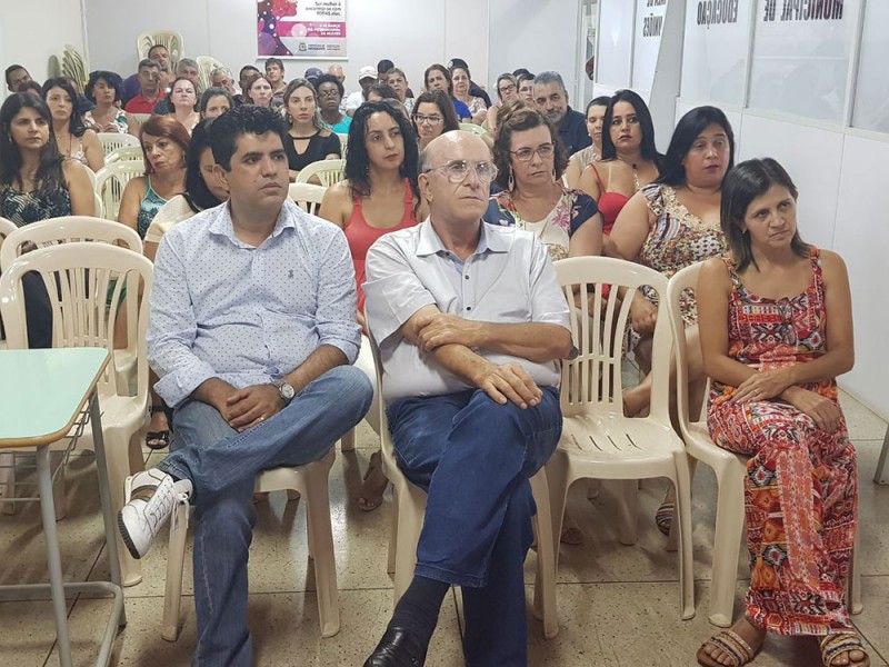 Secretaria de Educação realiza homenagem no dia da Mulher