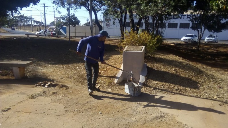 Secretaria de Serviços Urbanos promove limpeza em bairros do município