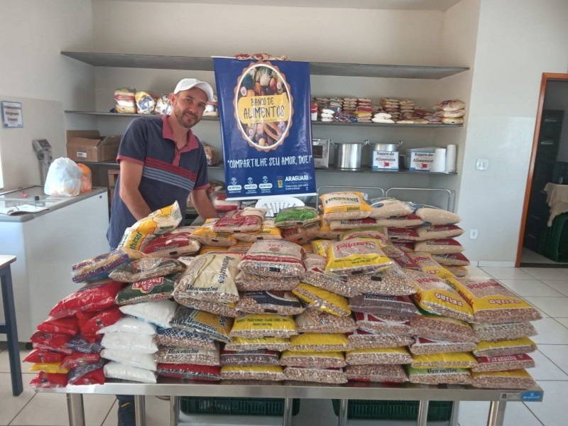 Banco de Alimentos de Araguari recebe doação de alimentos não perecíveis da FAEC