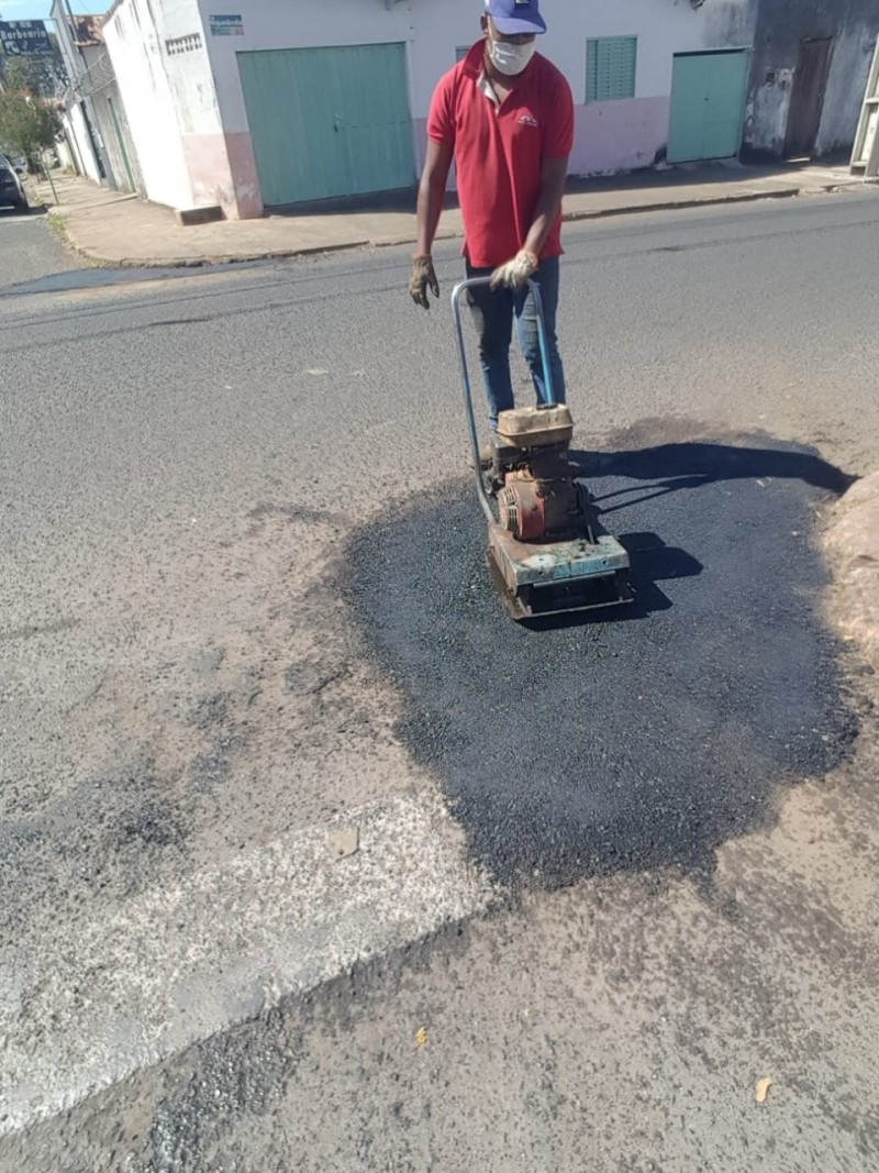 Prefeitura de Araguari informa sobre os serviços da operação tapa-buracos