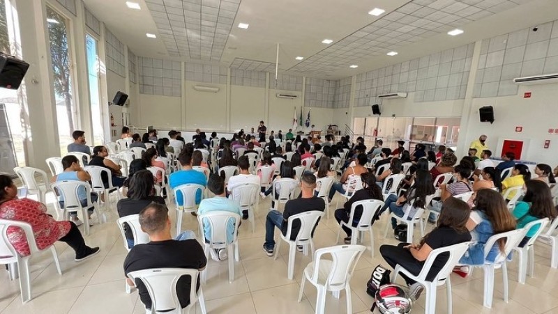 Administração apresenta 112 novos estagiários