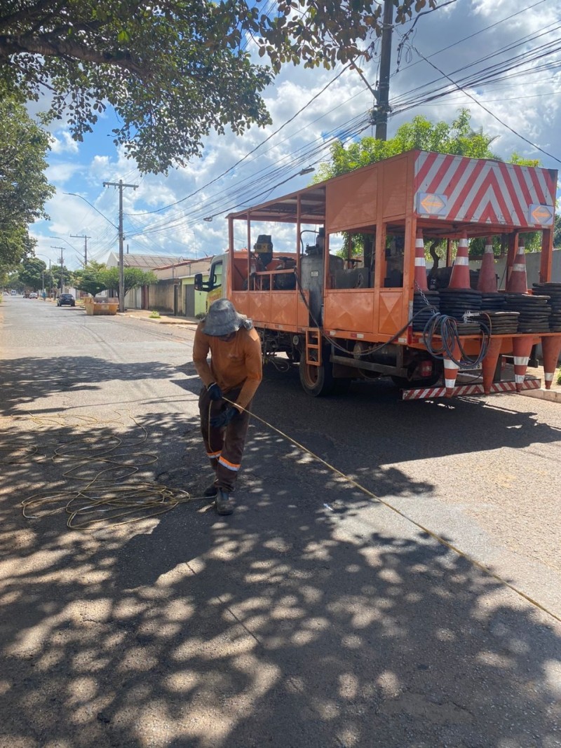 Secretarias se unem e realizam diversos serviços na avenida Calimério Pereira de Ávila em Araguar