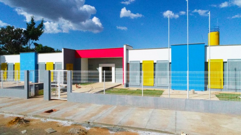 Prefeito Marcos Coelho e equipe da Secretaria de Educação visitam obras de escolas infantis