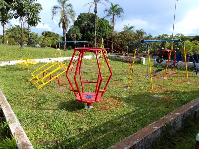 Novo parque infantil foi implantado no Distrito de Piracaíba 