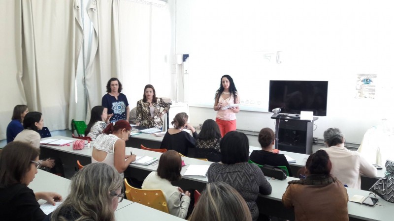 Especialistas da Rede Municipal de Ensino se reúnem