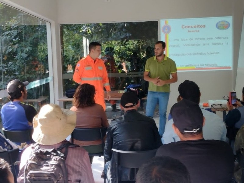 O Curso de Brigadista Florestal é promovido em Araguari