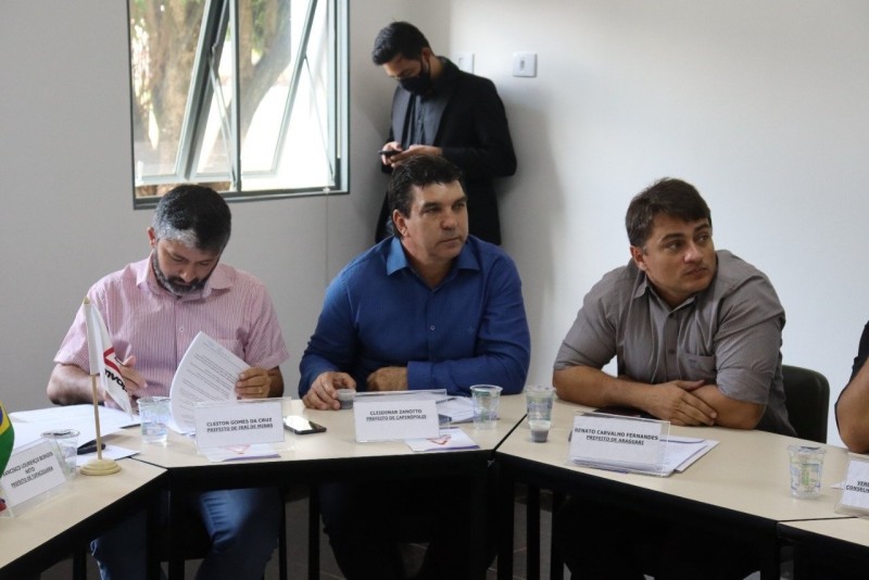Prefeito de Araguari participa da Assembleia na AMVAP