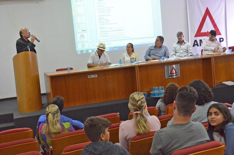 Prefeito de Araguari é eleito Presidente da AMVAP 2018