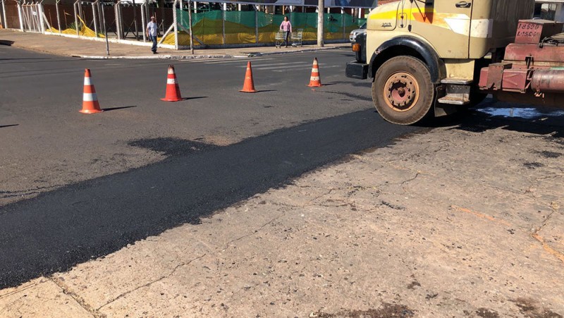 Prefeitura continua com a recuperação asfaltica nas principais vias de Araguari