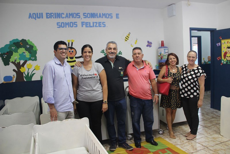Secretaria de Educação entrega 40 berços a creches do Município