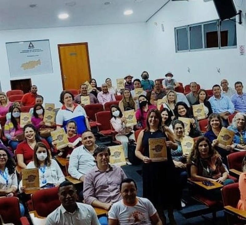 Prefeitura de Araguari participa da entrega do Plano Mineiro