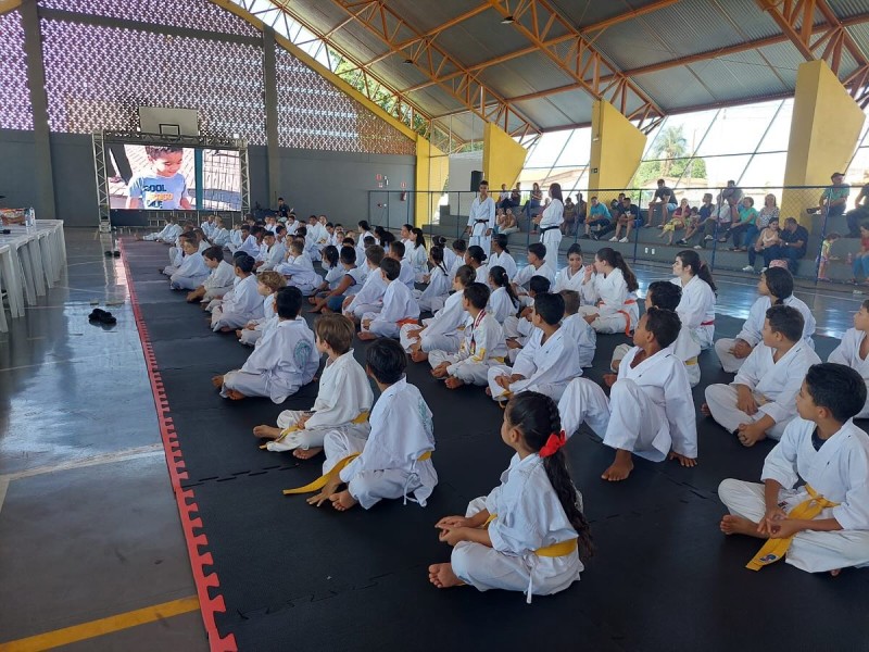 Educação de Araguari em Movimento: Alunos da Educação Integral passam por Exame de Faixas