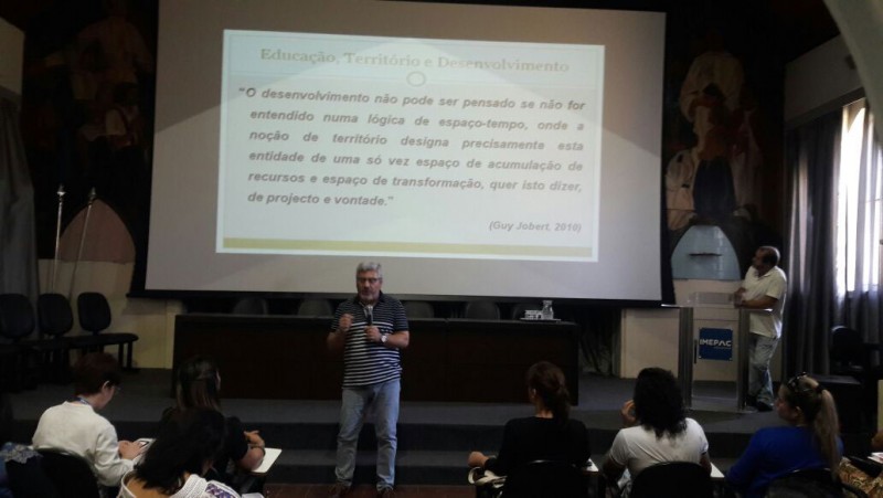 Educadores da Secretaria de Educação participam de palestra com professores da Universidade de Coimbra-Portugal